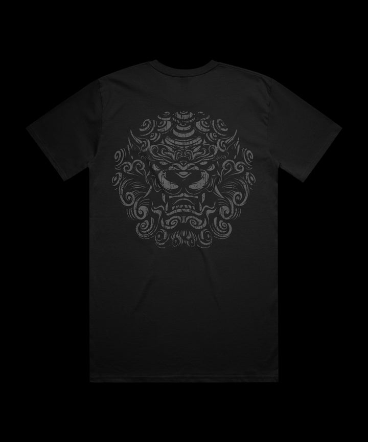 large komainu lion head print on the back of a black tee